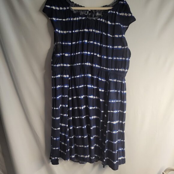 Torrid Navy blue striped with capped sleeve size 4x - Picture 2 of 5